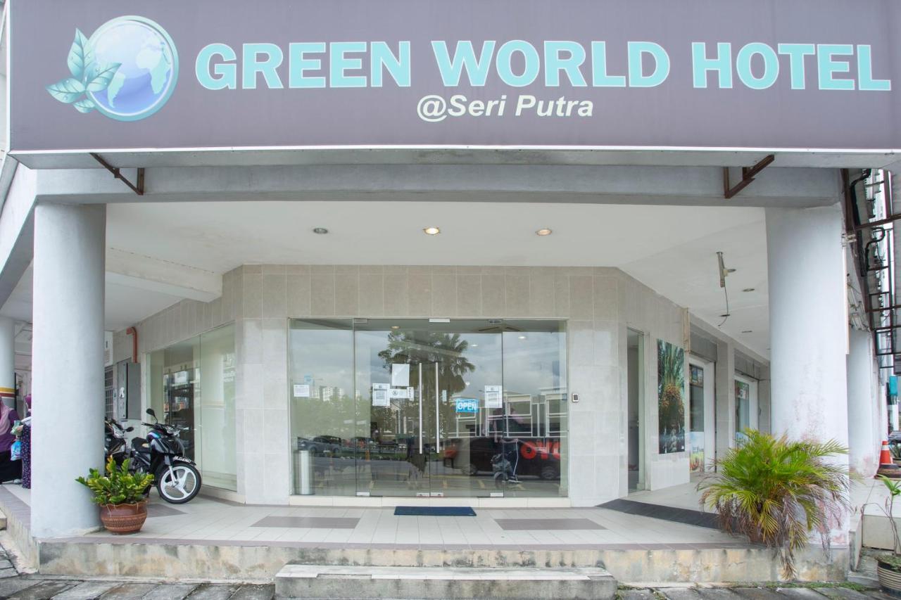 Oyo 89966 Green World Hotel @ Seri Putra Каджанг Экстерьер фото