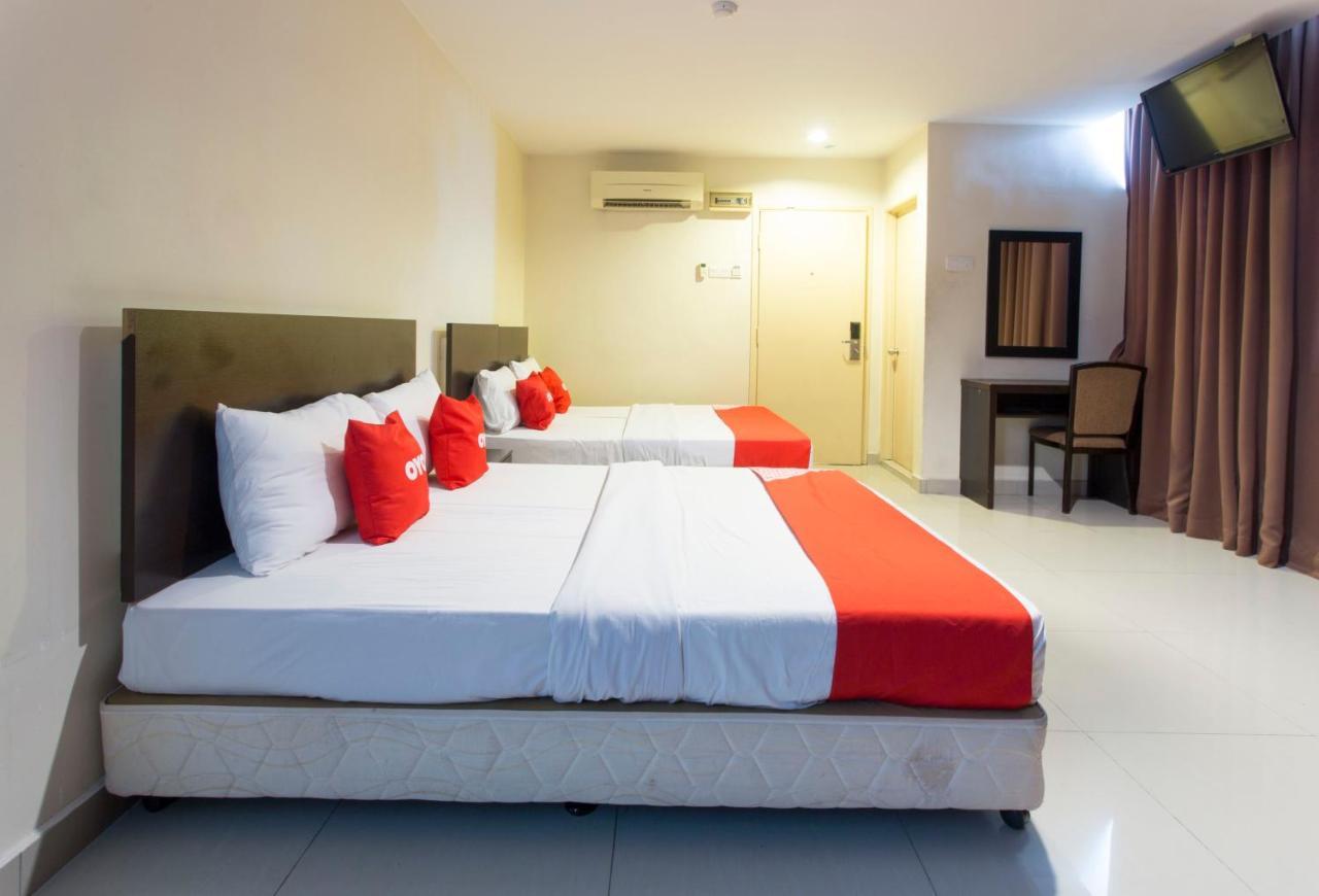 Oyo 89966 Green World Hotel @ Seri Putra Каджанг Экстерьер фото