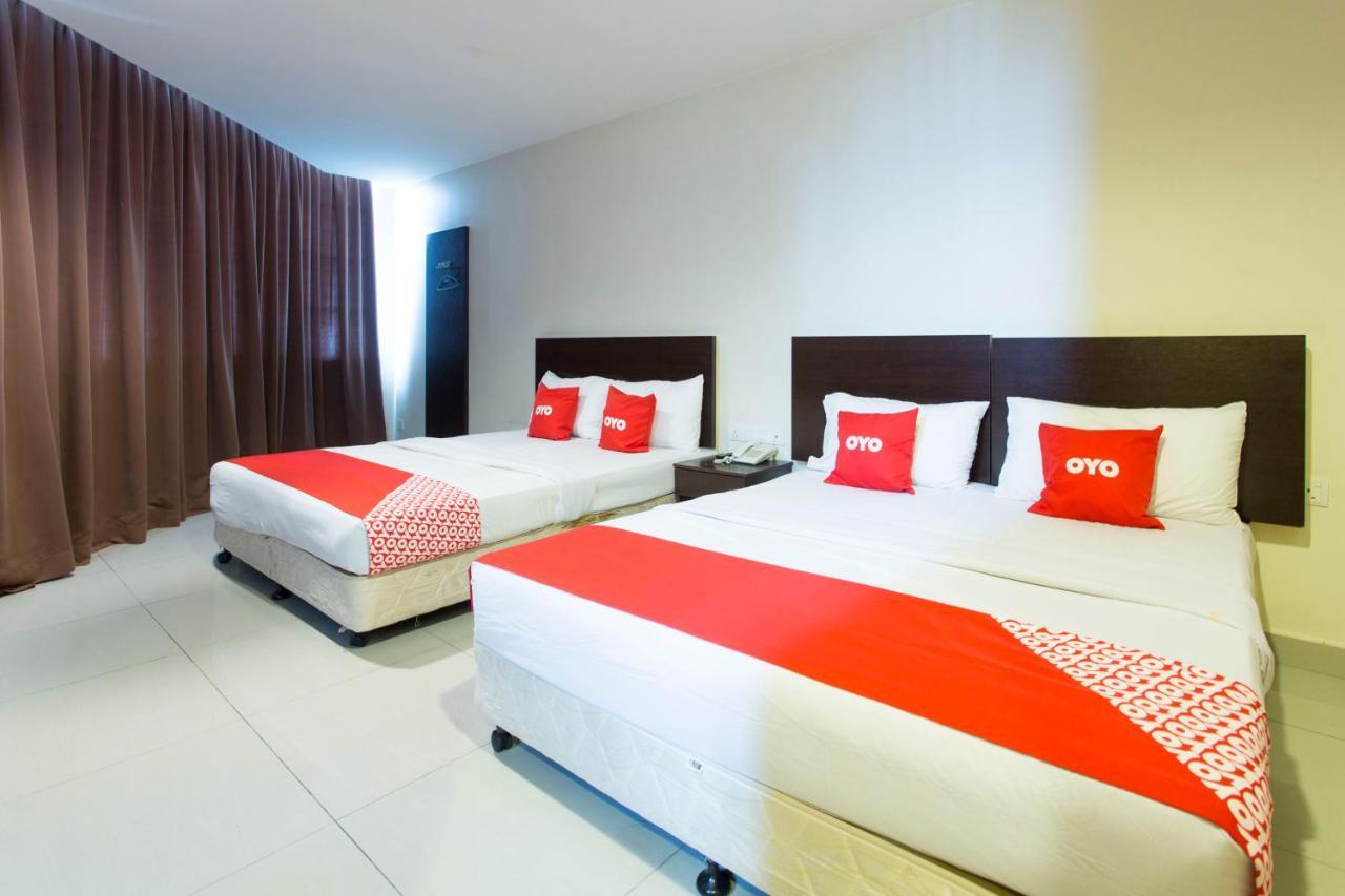 Oyo 89966 Green World Hotel @ Seri Putra Каджанг Экстерьер фото