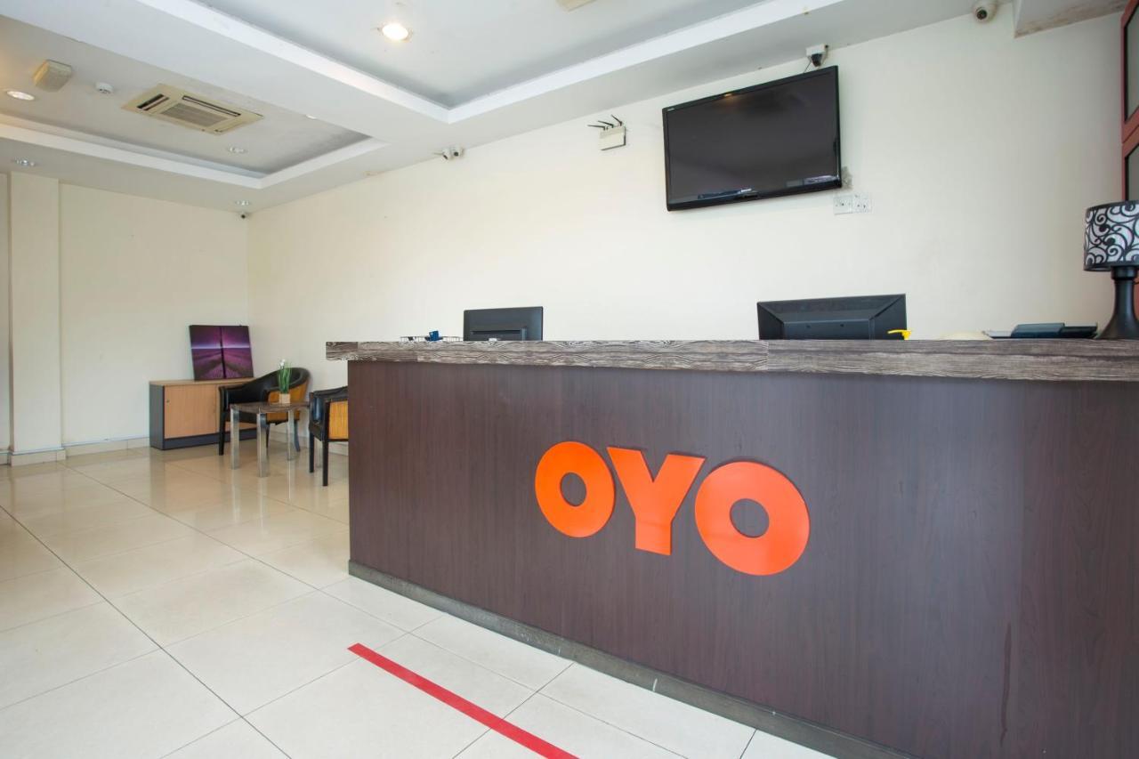 Oyo 89966 Green World Hotel @ Seri Putra Каджанг Экстерьер фото