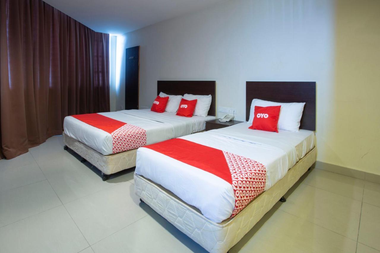 Oyo 89966 Green World Hotel @ Seri Putra Каджанг Экстерьер фото