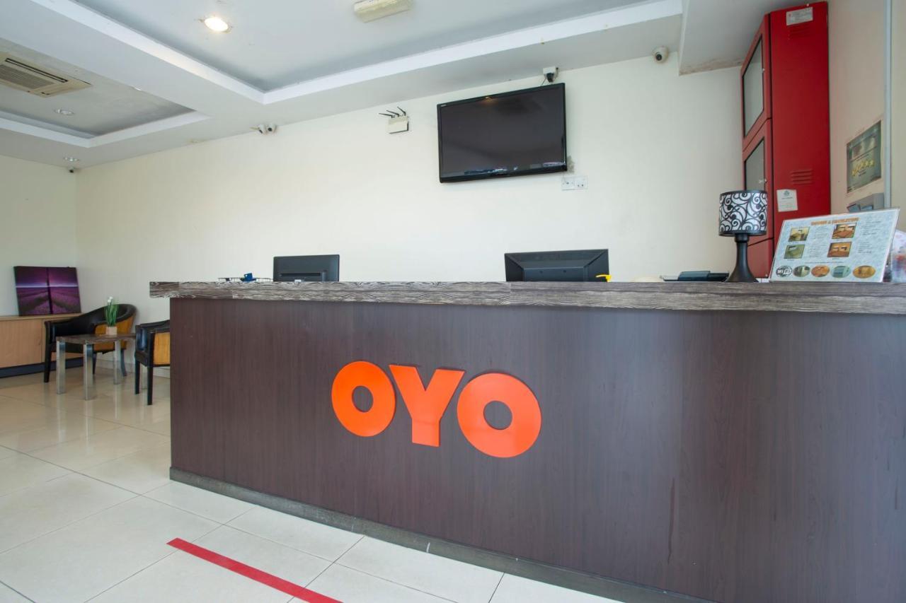Oyo 89966 Green World Hotel @ Seri Putra Каджанг Экстерьер фото